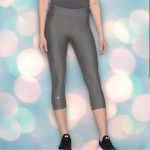 NEW Under Armour grey cropped yoga pants/leggings